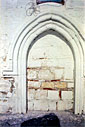 Ναός Παναγίας Ελεούσας στο Συκάμινο. Το γοτθικό θύρωμα στο νότιο τοίχο. (Φωτογραφία: Χ. Κοντογεωργοπούλου)